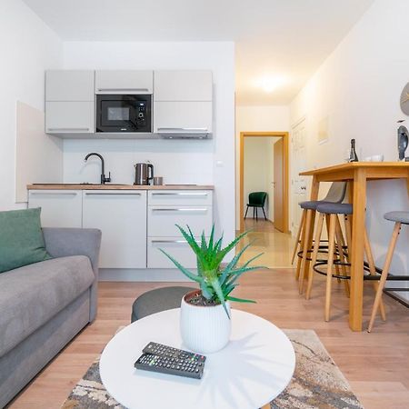 Apartmani Eterovic Baška Voda Eksteriør billede