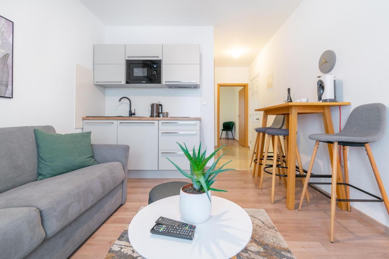 Apartmani Eterovic Baška Voda Eksteriør billede