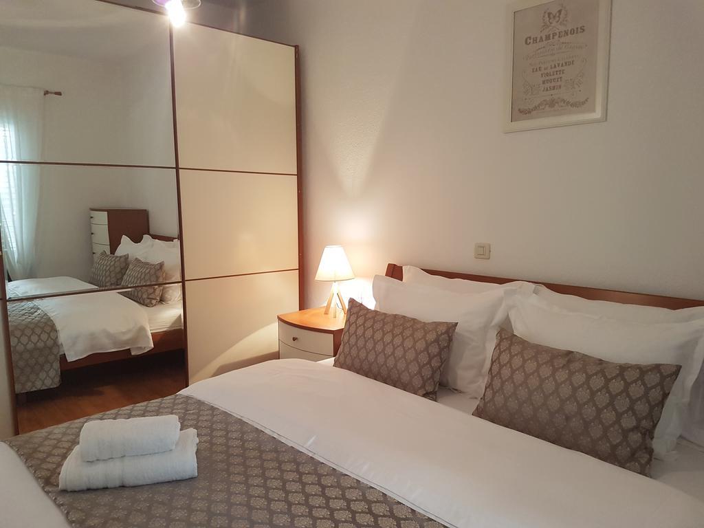 Apartmani Eterovic Baška Voda Eksteriør billede